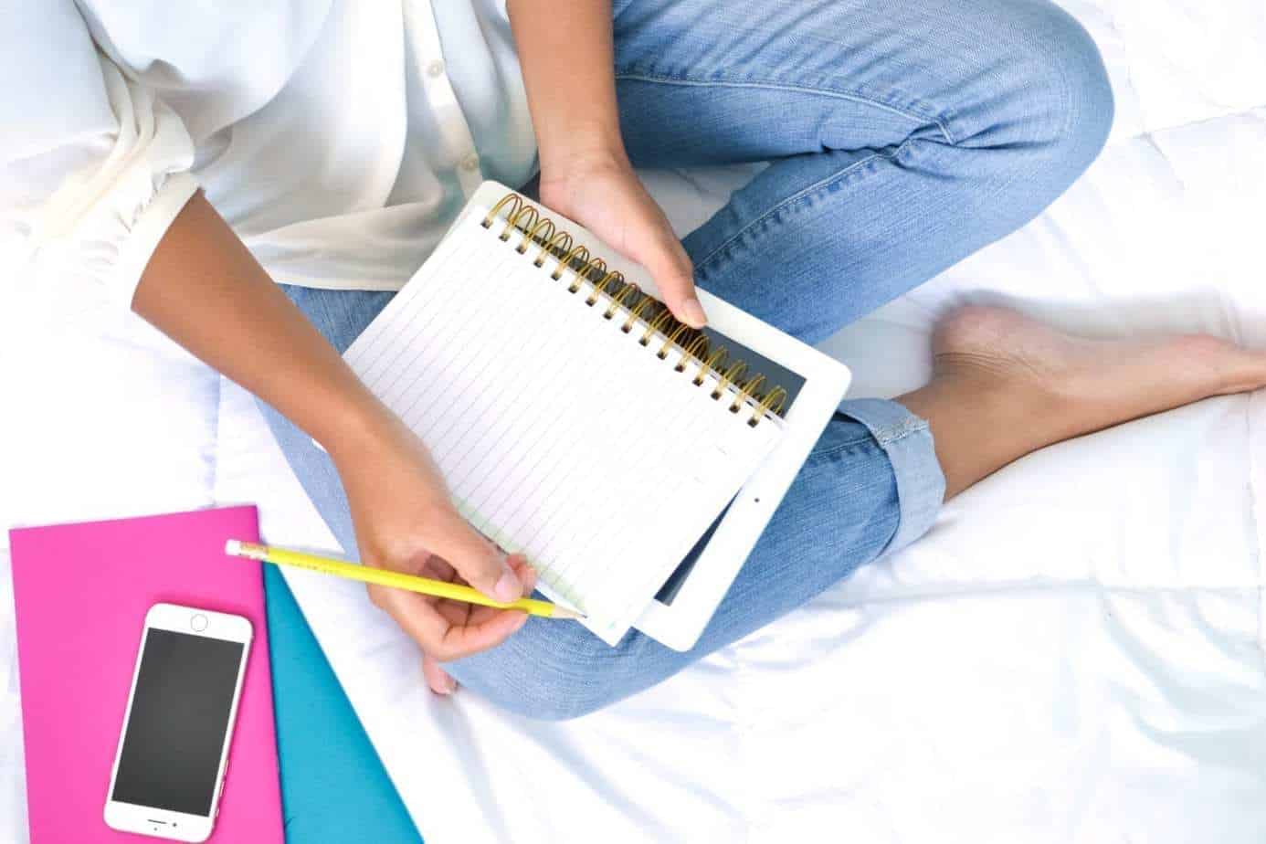 How to balance your full-time job and your side hustle