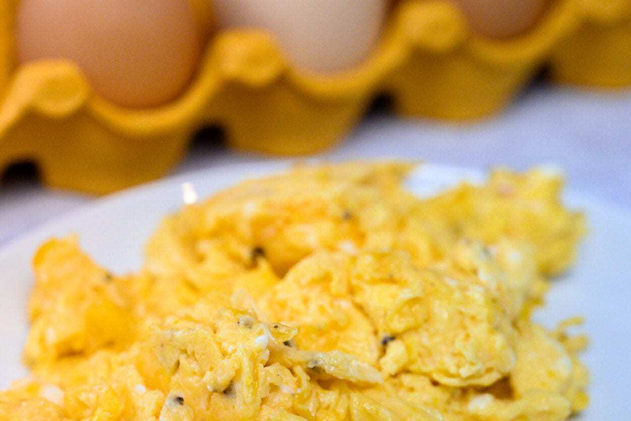 Perfect scrambled eggs with two ingredients » Hangry Woman®