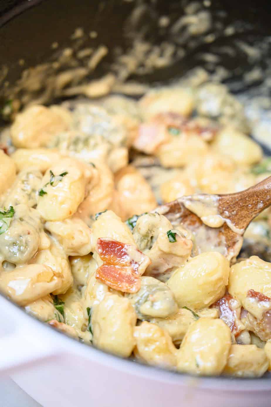 One-pot gnocchi in truffle cream sauce (easy recipe)